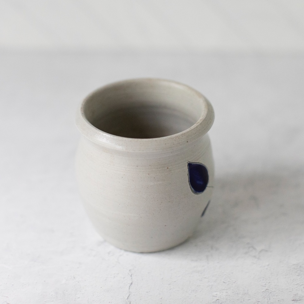 Williamsburg Pottery salt glazed small jar crock blue leaves - Picture 4 of 6